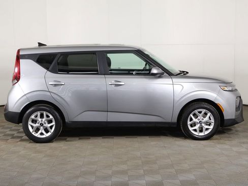 Used 2022 Kia Soul LX w/ Technology Package image 16