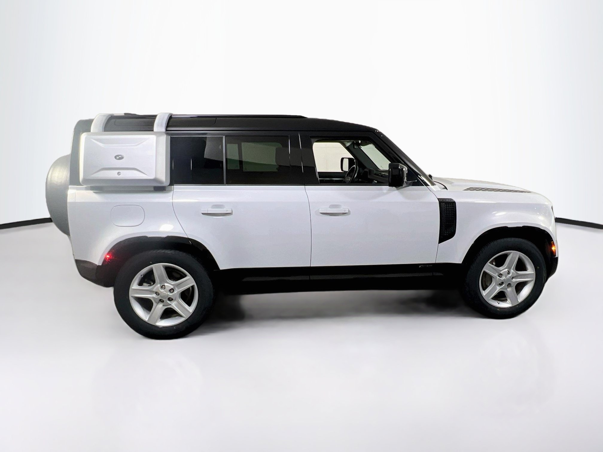 Used 2021 Land Rover Defender 110 X-Dynamic HSE AWD/4WD image 4