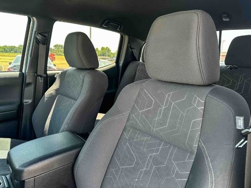 Used 2018 Toyota Tacoma TRD Off-Road RWD image 14
