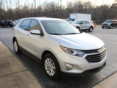 Used 2020 Chevrolet Equinox LT image 2