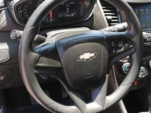 Used 2020 Chevrolet Trax LS FWD image 12