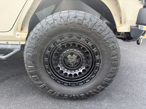 Used 2022 Jeep Wrangler Unlimited Rubicon w/ Cold Weather Group AWD/4WD image 26
