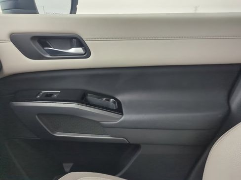 Used 2023 Nissan Pathfinder SL image 24