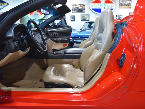 Used 1998 Chevrolet Corvette Convertible w/ Memory Pkg RWD image 30