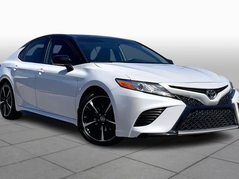 Used 2020 Toyota Camry XSE image 3