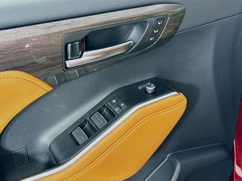 New 2026 Toyota Highlander Platinum AWD/4WD image 19
