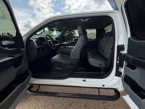 Used 2023 Ford F250 XL w/ XL Off-Road Package AWD/4WD image 9