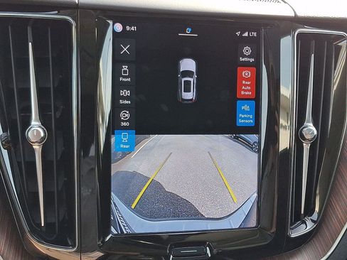 Certified 2023 Volvo XC60 B5 Plus w/ Climate Package image 20