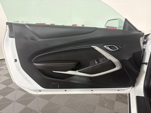Used 2018 Chevrolet Camaro LT RWD image 12