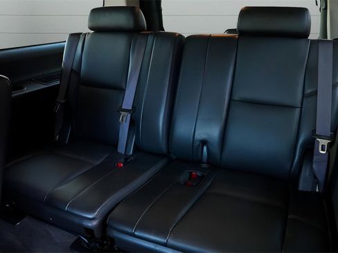 Used 2014 Chevrolet Suburban LTZ image 43