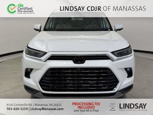 Used 2024 Toyota Grand Highlander AWD image 3