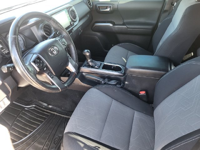 Used 2022 Toyota Tacoma TRD Off-Road AWD/4WD image 12