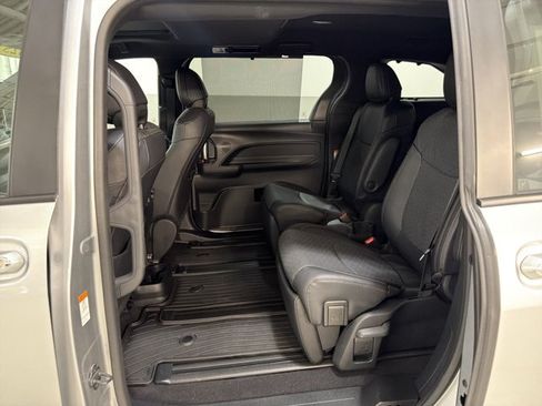 Used 2025 Toyota Sienna Limited AWD/4WD image 22