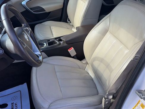 Used 2013 Buick Regal Leather image 9