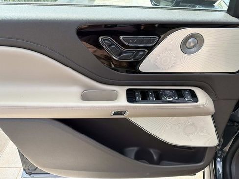 Certified 2022 Lincoln Aviator Reserve w/ Equipment Group 201A AWD/4WD image 11