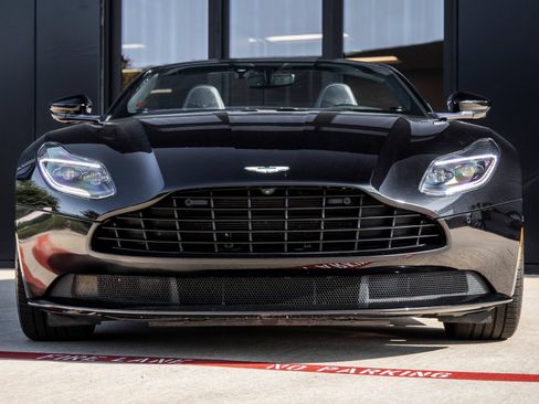 Used 2019 Aston Martin DB11 Volante RWD image 4