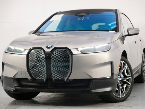 Used 2022 BMW iX xDrive50 w/ Premium Package image 3