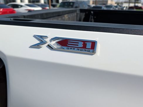 Used 2021 GMC Sierra 1500 SLT w/ SLT Convenience Package image 11