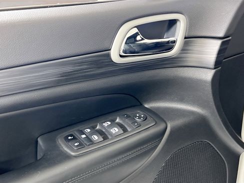 Used 2022 Jeep Grand Cherokee Laredo E w/ Security & Convenience Group image 17