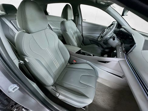 Used 2025 Hyundai Elantra SEL FWD image 31
