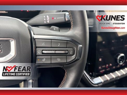 Used 2025 GMC Yukon XL AT4 image 25