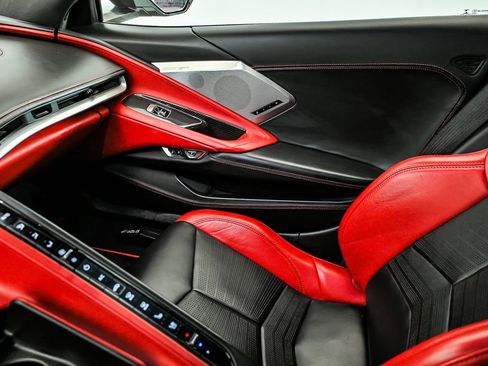 Used 2021 Chevrolet Corvette Stingray w/ Z51 Performance Package image 29