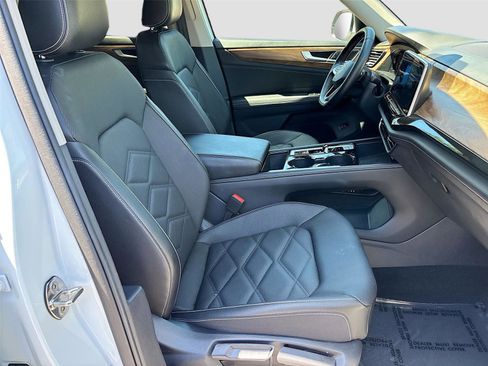 Used 2025 Volkswagen Atlas SE FWD image 31