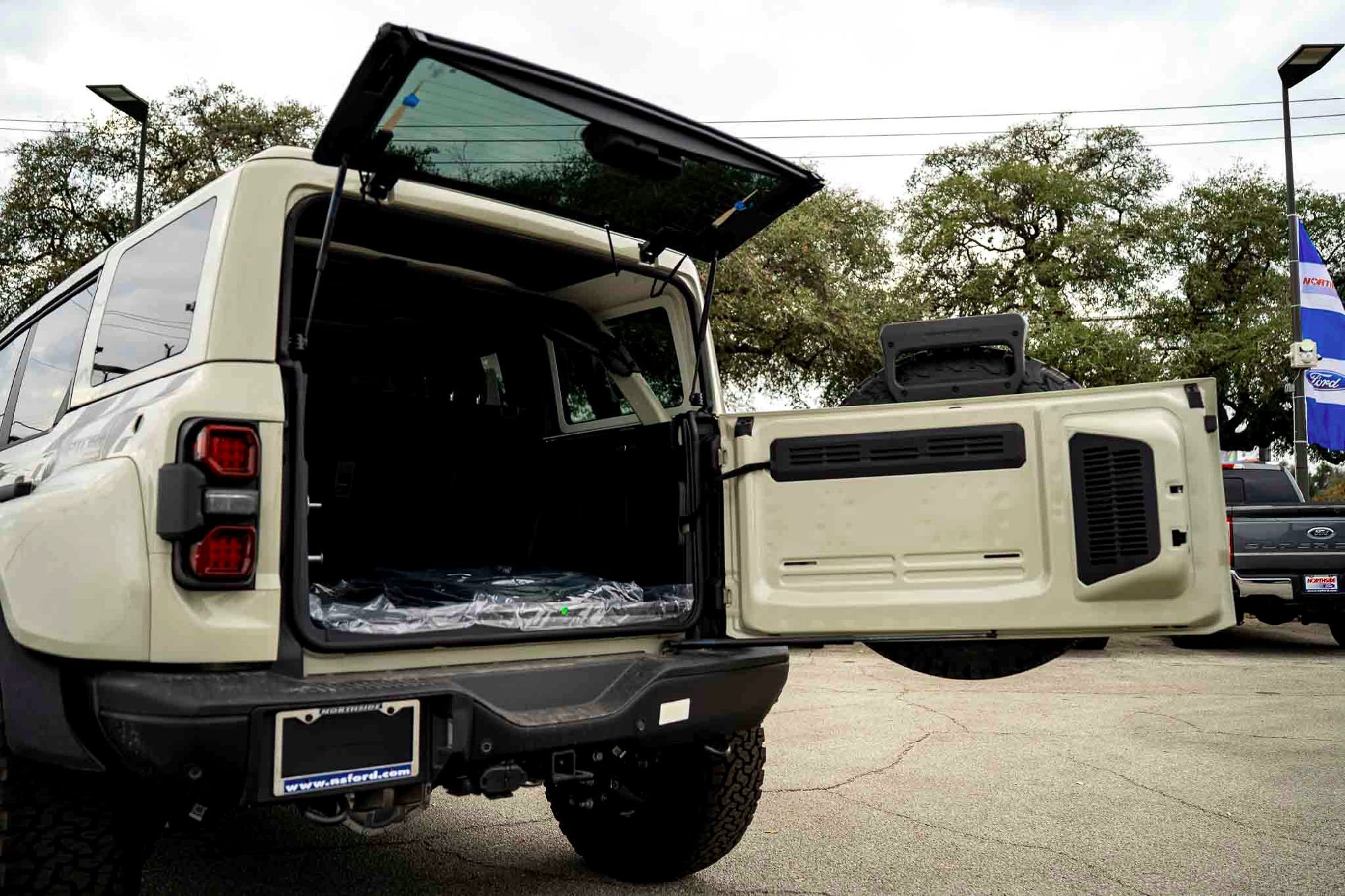 New 2025 Ford Bronco Raptor w/ Interior Carbon Fiber Pack AWD/4WD image 7