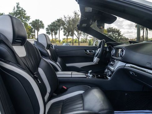 Used 2015 Mercedes-Benz SL 550 image 22