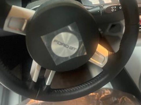 Used 2005 Ford GT RWD image 15