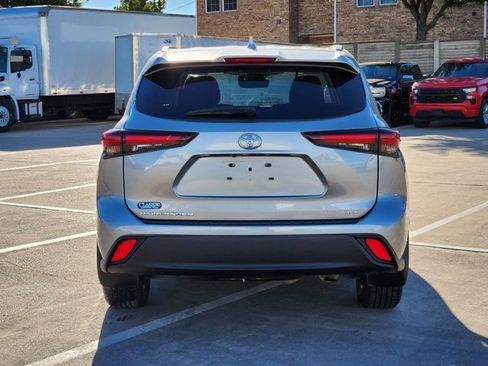 Used 2024 Toyota Highlander XLE image 13