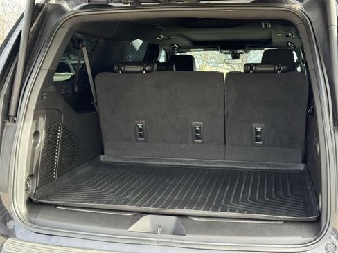 Used 2022 Chevrolet Suburban High Country image 35