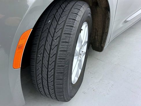 Certified 2022 Chrysler Pacifica Touring-L FWD image 21