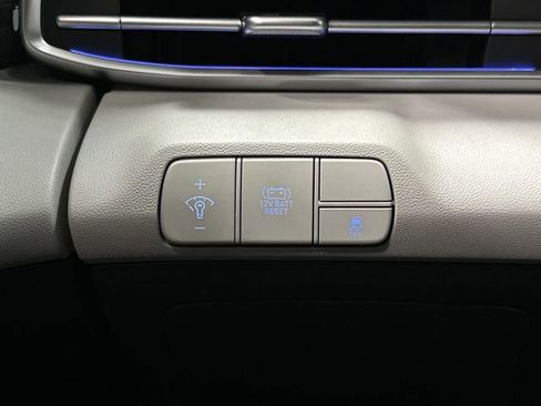 Used 2024 Hyundai Elantra Limited image 25