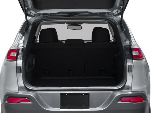 Used 2016 Jeep Cherokee Sport image 15