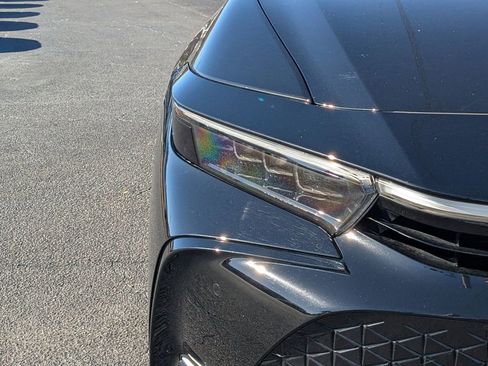 Used 2023 Toyota Crown Limited image 7