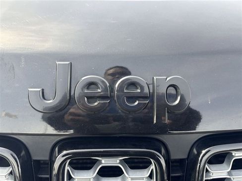 Used 2018 Jeep Grand Cherokee Altitude image 29