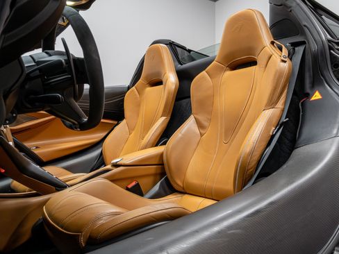 Used 2019 McLaren 720S Luxury RWD image 9
