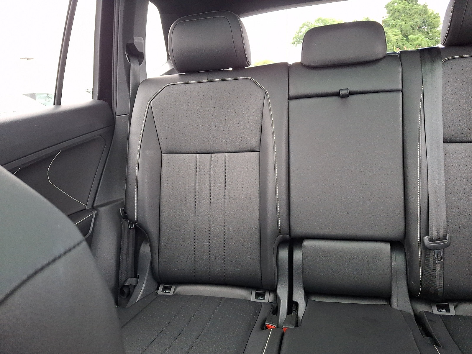 Used 2024 Volkswagen Tiguan SE R-Line AWD/4WD image 14