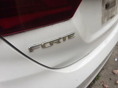 Used 2019 Kia Forte LXS image 11