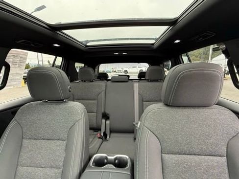 Used 2025 Chevrolet Traverse LT w/ Sun and Wheel Package image 22