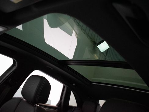 New 2025 Porsche Macan Turbo image 18