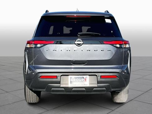 Used 2025 Nissan Pathfinder SV image 4