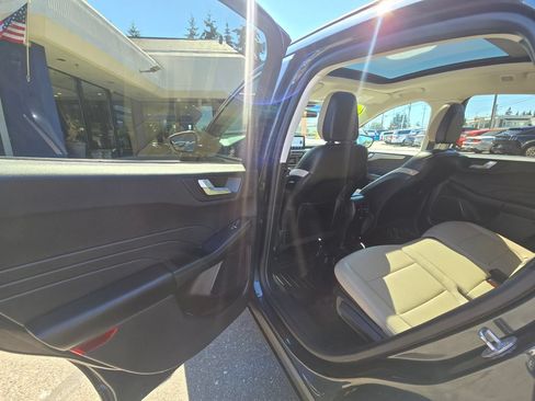 Used 2022 Ford Escape SEL w/ Technology Package FWD image 15