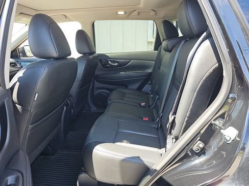 Used 2019 Nissan Rogue SL w/ Premium Package AWD/4WD image 8