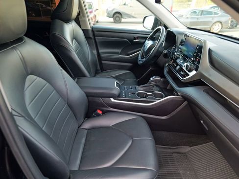 Used 2021 Toyota Highlander XLE image 38