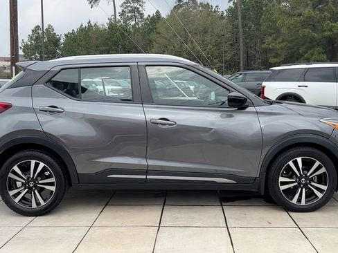 Used 2020 Nissan Kicks SR w/ SR Premium Package image 16