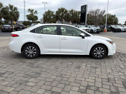 Used 2022 Toyota Corolla LE w/ Premium Interior Package image 7