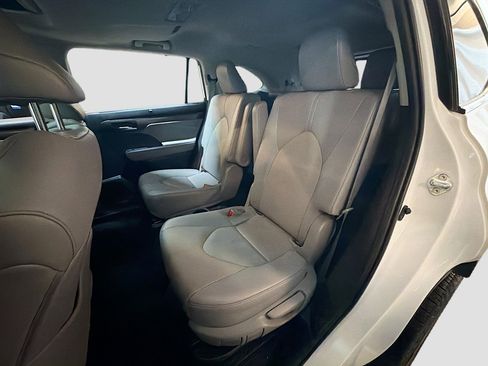 Used 2022 Toyota Highlander Limited image 30