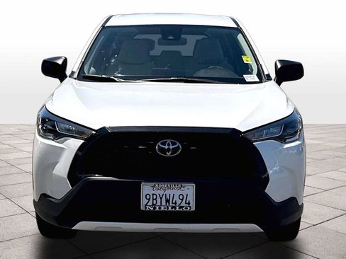 Used 2022 Toyota Corolla Cross L FWD image 3
